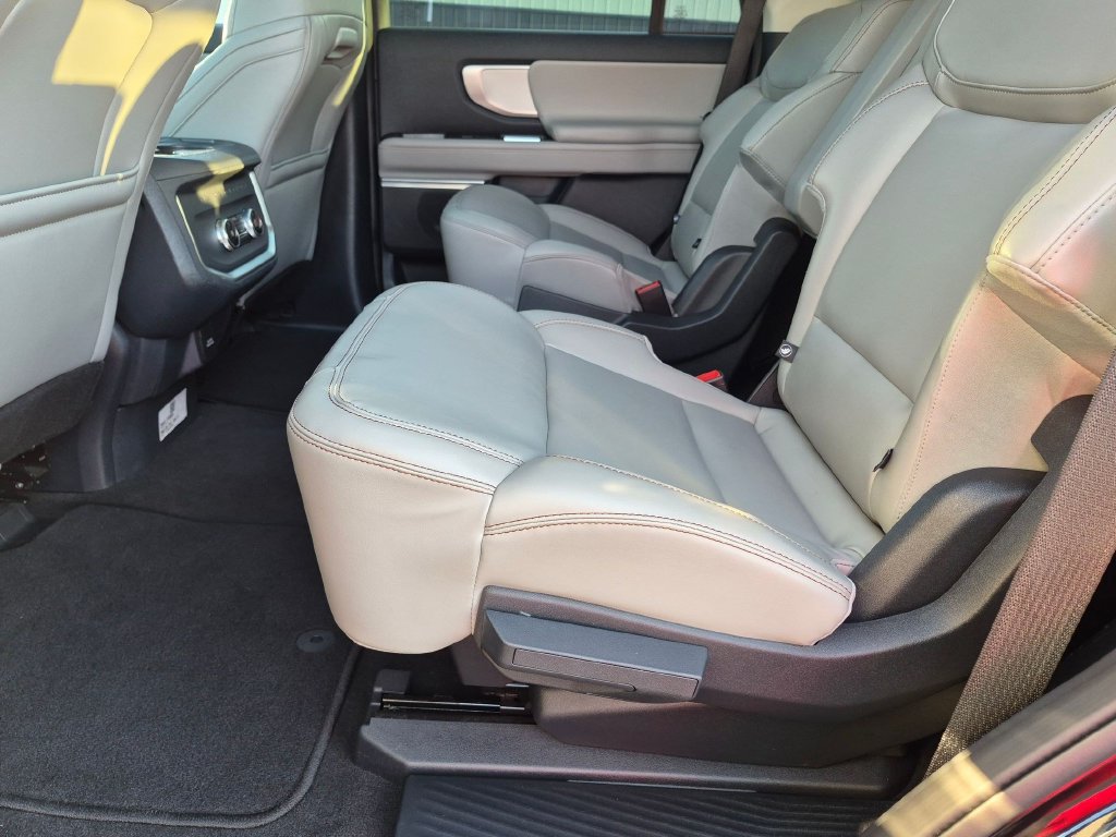 Used 2025 Ford Expedition Active AWD/4WD image 23