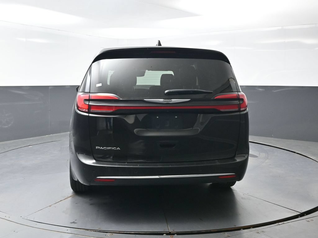 Used 2025 Chrysler Pacifica Select FWD image 8