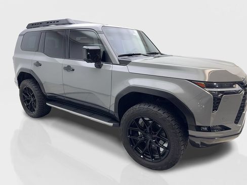 Used 2024 Lexus GX 550 w/ Accessory Package (Z1) AWD/4WD image 12