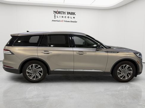 Used 2021 Lincoln Aviator 2WD image 6