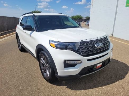 Used 2022 Ford Explorer XLT w/ Equipment Group 202A RWD image 4