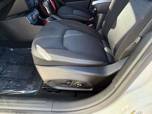 Used 2020 Jeep Renegade Trailhawk w/ Cold Weather Group AWD/4WD image 16