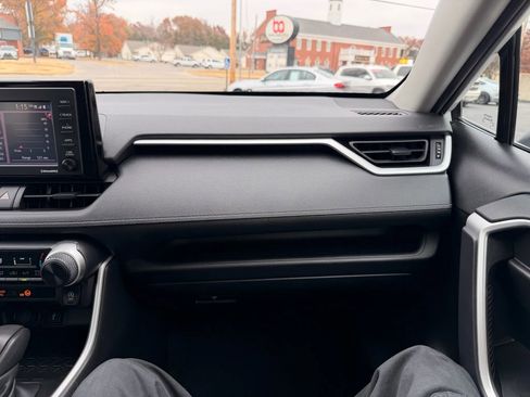 Used 2022 Toyota RAV4 LE w/ Carpet Mat Package (TMS) image 29