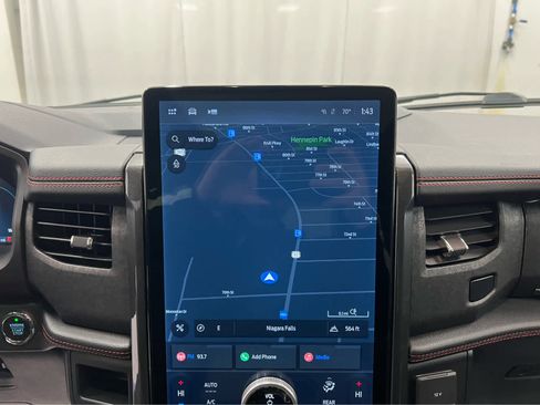 Used 2022 Ford Expedition Limited image 6