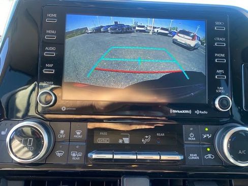 Used 2020 Toyota Highlander XLE image 16