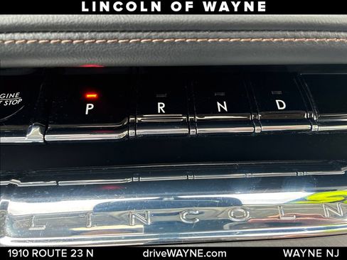 Certified 2025 Lincoln Aviator AWD image 22