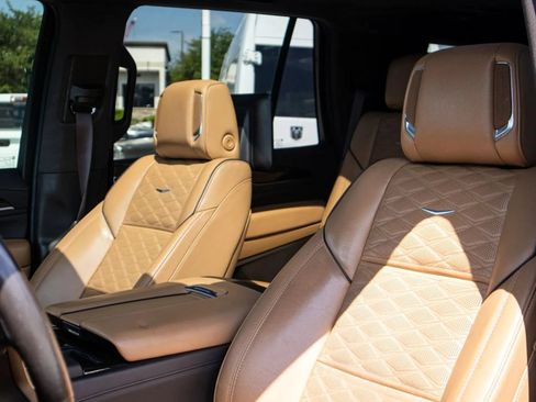 Used 2021 Cadillac Escalade Sport w/ LPO, ONYX Package RWD image 38