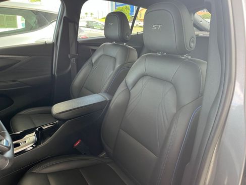 Used 2025 Buick Envista Sport Touring image 27