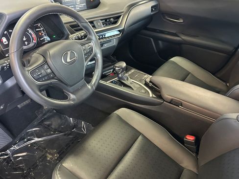 Used 2022 Lexus UX 200 w/ Accessory Package (Z2) FWD image 4