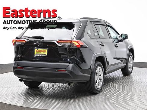 Used 2021 Toyota RAV4 LE image 5