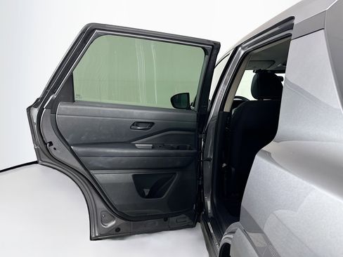 Used 2023 Nissan Pathfinder S image 25