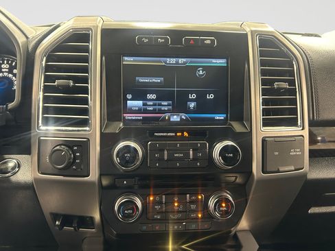 Used 2015 Ford F150 Platinum w/ Equipment Group 701A Luxury AWD/4WD image 17