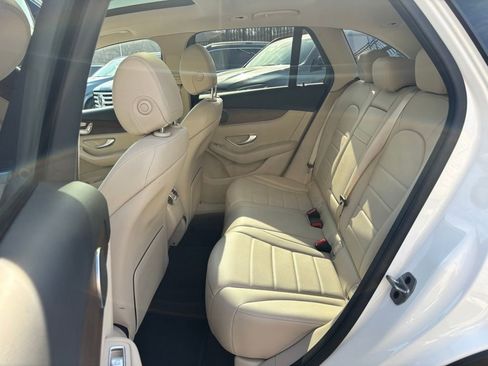 Used 2022 Mercedes-Benz GLC 300 4MATIC image 5