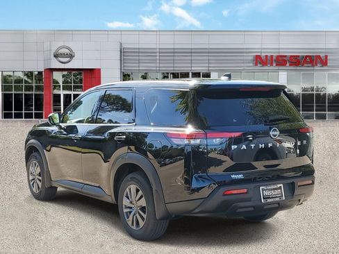New 2025 Nissan Pathfinder S image 2