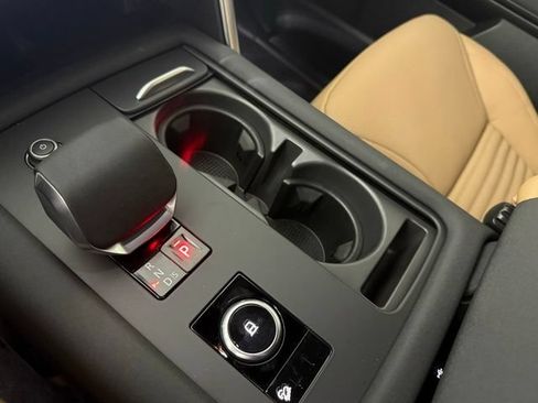 New 2026 Land Rover Discovery Limited Edition AWD/4WD image 22