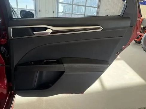 Used 2014 Ford Fusion SE w/ Equipment Group 202A image 18