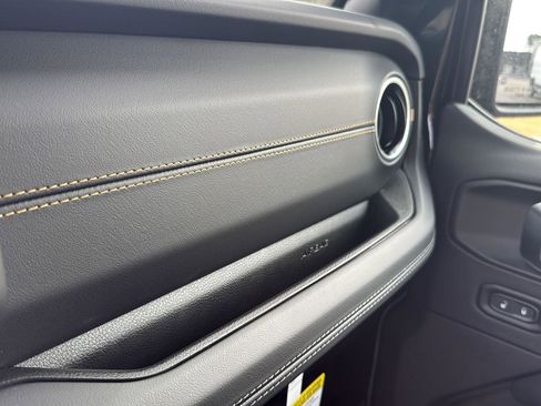 New 2025 Jeep Gladiator High Tide image 21