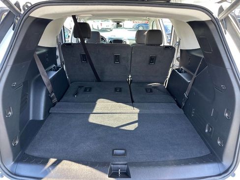 Used 2020 Chevrolet Traverse LT FWD image 20