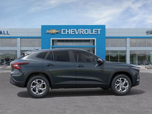 New 2026 Chevrolet Trax LS w/ LS Convenience Package image 9