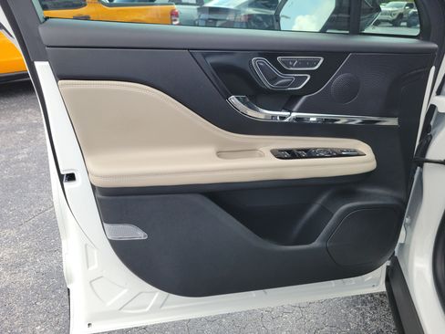Used 2025 Lincoln Corsair FWD image 16