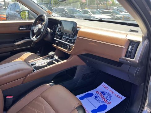 Used 2022 Nissan Pathfinder Platinum w/ Cargo Package image 18