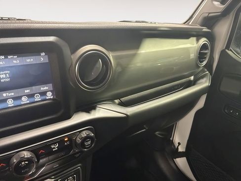 Used 2021 Jeep Wrangler Unlimited Sahara AWD/4WD image 27