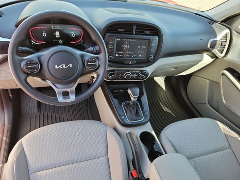 Used 2025 Kia Soul LX w/ LX Technology Package image 8