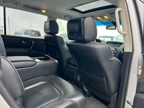 Used 2016 INFINITI QX80 4WD w/ Driver's Assistance Package image 12