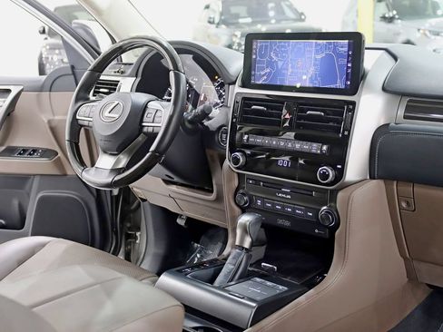 Used 2023 Lexus GX 460 Premium w/ Accessory Package AWD/4WD image 32