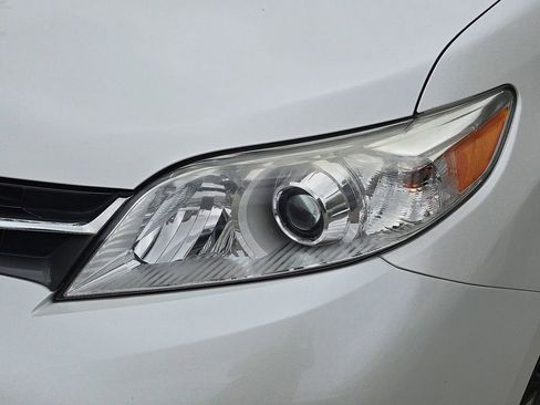 Used 2019 Toyota Sienna XLE w/ XLE Navigation Package AWD/4WD image 36