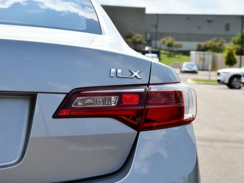 Used 2017 Acura ILX FWD image 11