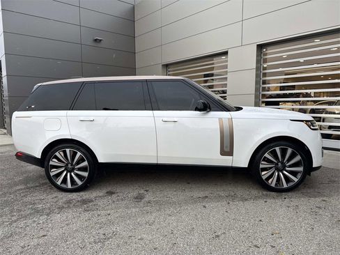 Used 2023 Land Rover Range Rover SV image 9