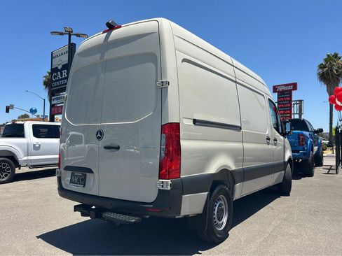 Used 2023 Mercedes-Benz Sprinter 2500 image 13