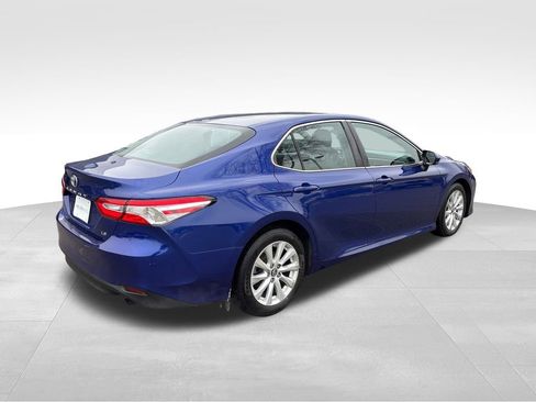 Used 2018 Toyota Camry LE image 7