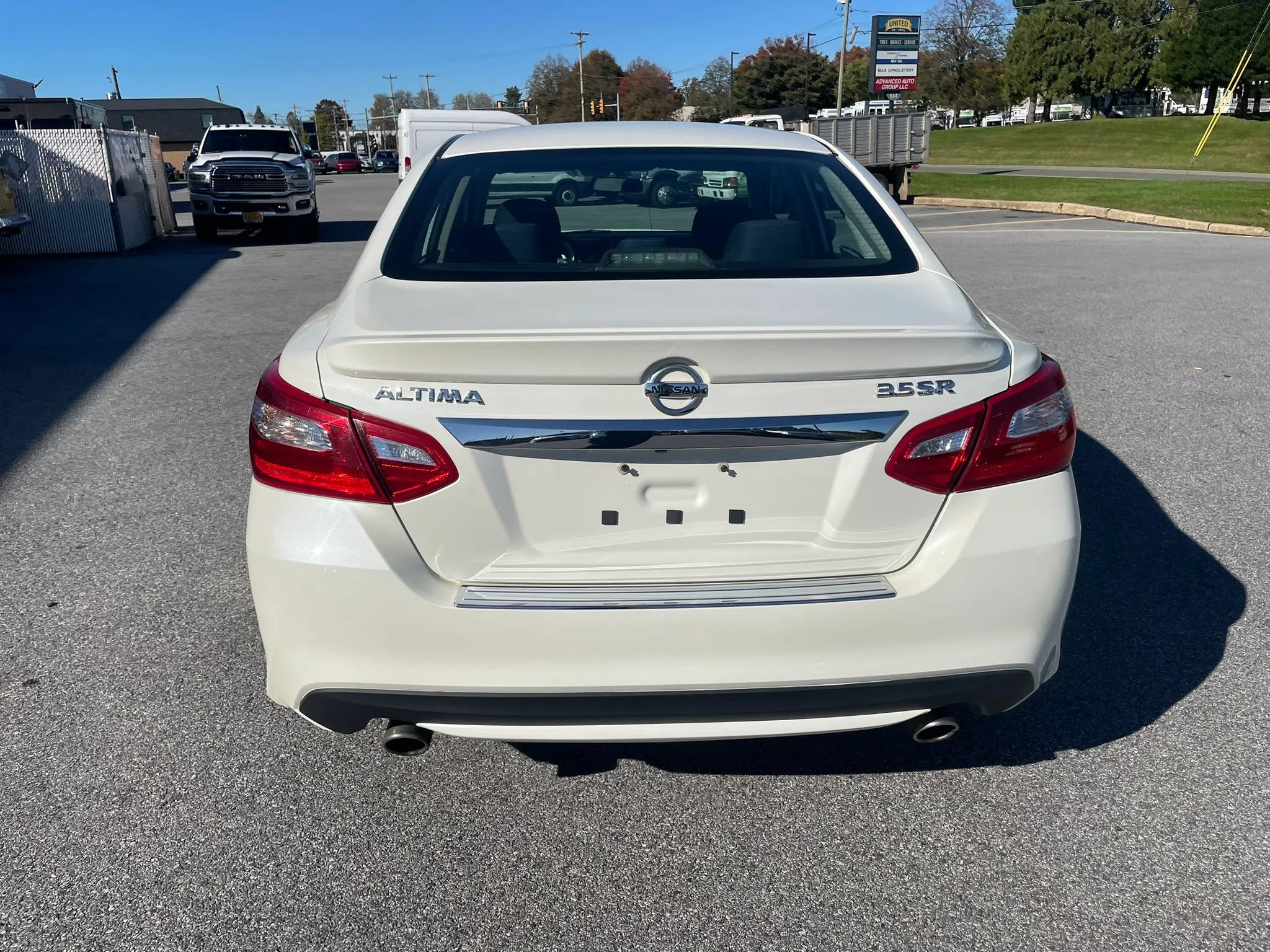 Used 2016 Nissan Altima 3.5 SR FWD image 17