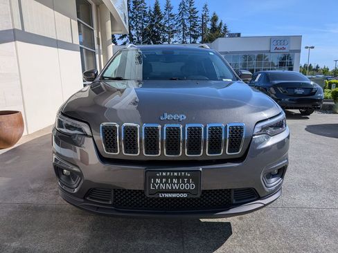 Used 2019 Jeep Cherokee Latitude Plus w/ Comfort/Convenience Group AWD/4WD image 2