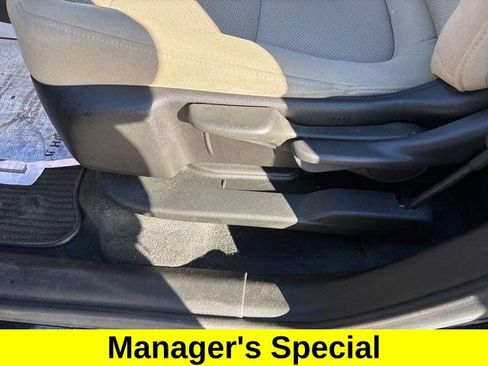 Used 2022 Chevrolet Traverse LS image 12