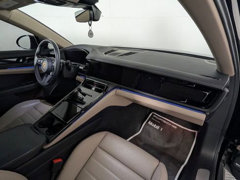 Certified 2025 Porsche Panamera image 19