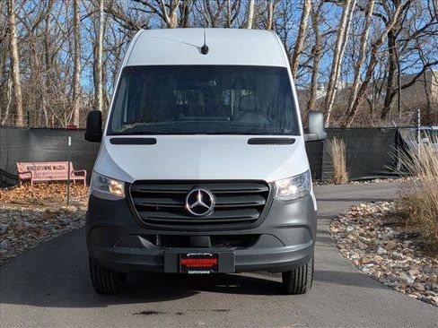 Used 2024 Mercedes-Benz Sprinter 2500 image 9