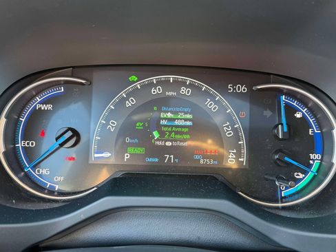 Used 2024 Toyota RAV4 SE w/ Weather & Moonroof Package image 24