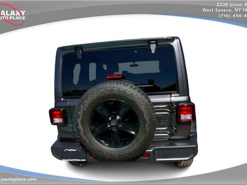 Used 2021 Jeep Wrangler Unlimited Sahara AWD/4WD image 6