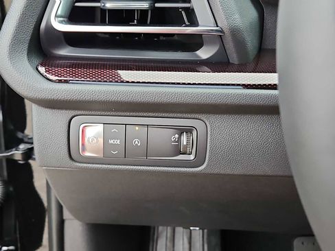 Used 2026 Chevrolet Traverse RS FWD image 26