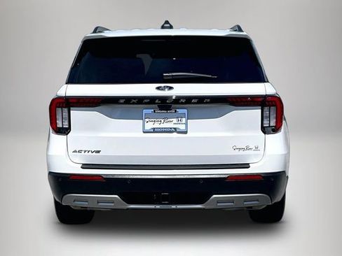 Used 2025 Ford Explorer Active w/ Active Comfort Package RWD image 6