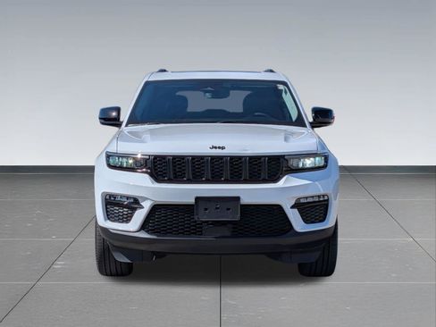 Used 2023 Jeep Grand Cherokee Limited w/ Black Appearance Package AWD/4WD image 8