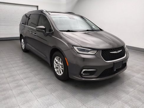 Used 2021 Chrysler Pacifica Touring-L FWD image 13