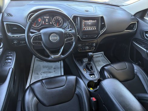 Used 2019 Jeep Cherokee Latitude Plus w/ Comfort/Convenience Group image 4