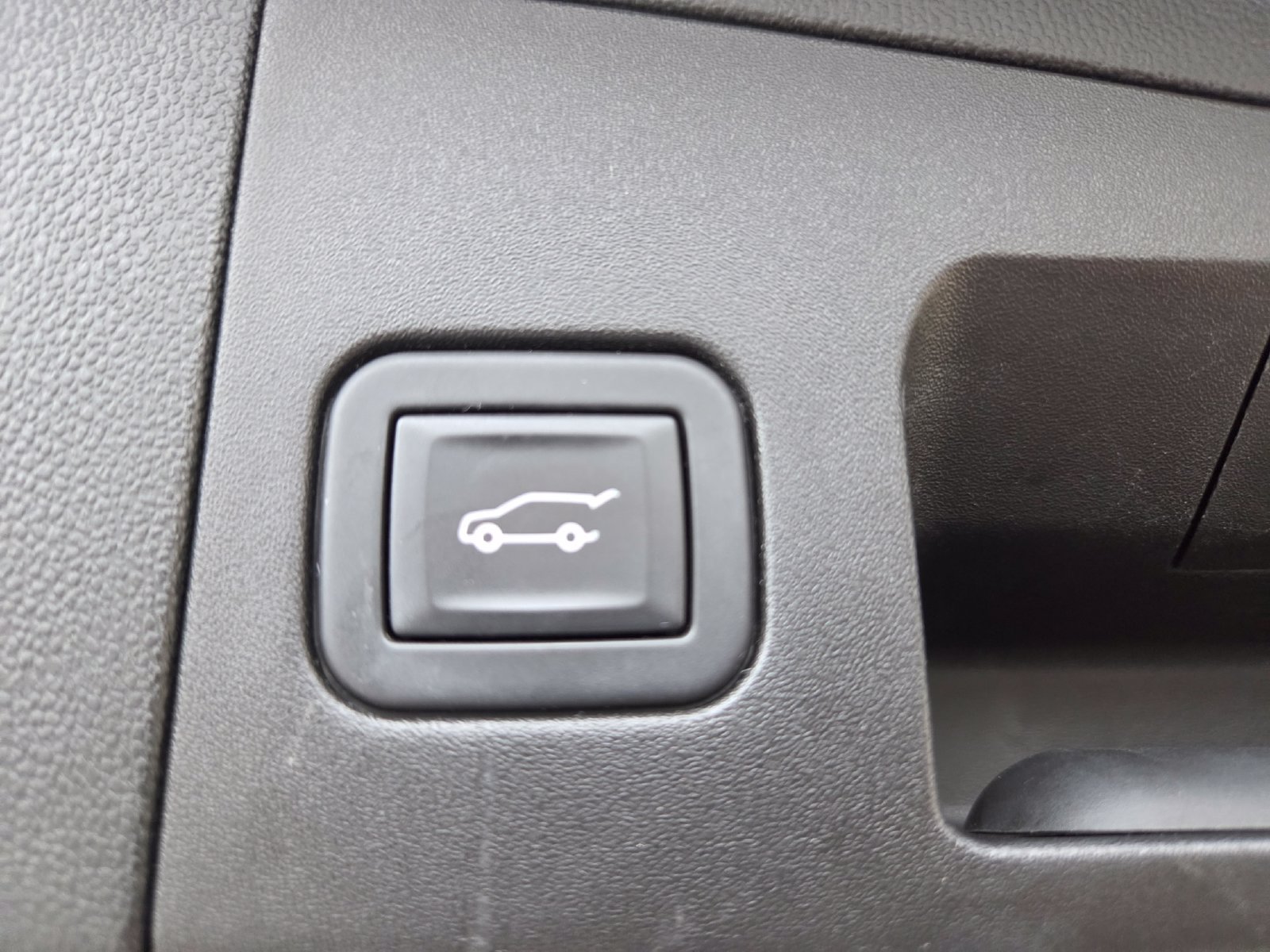Used 2024 Cadillac XT5 Premium Luxury w/ LPO, Floor Liner Package AWD/4WD image 19