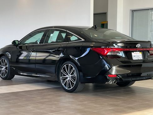 Certified 2019 Toyota Avalon Touring image 6