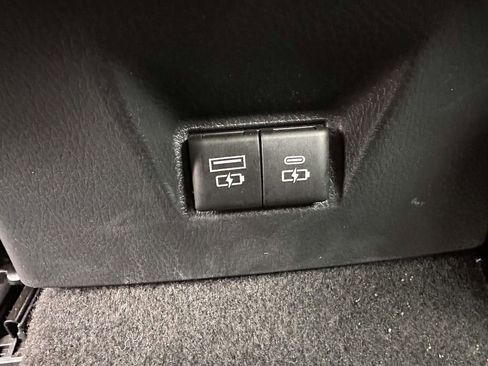 Used 2025 Toyota Camry SE FWD image 14