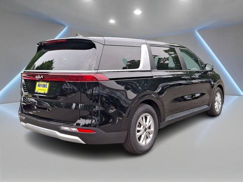 Used 2023 Kia Carnival LX FWD image 4